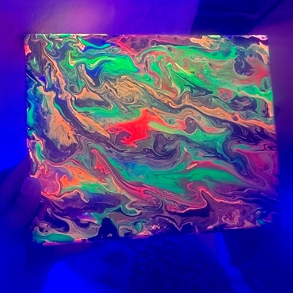 Amazing Multi-Color/Multi-Glow, Glow In The Dark Pour Painting!